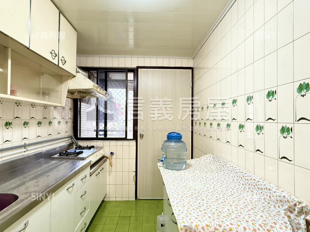 小巨蛋邊間採光電梯三房房屋室內格局與周邊環境