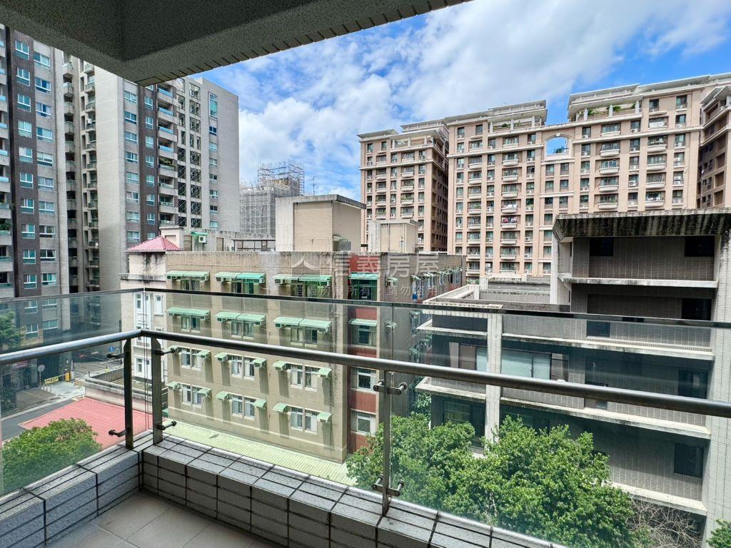 台北大·設計師美裝雙車位房屋室內格局與周邊環境