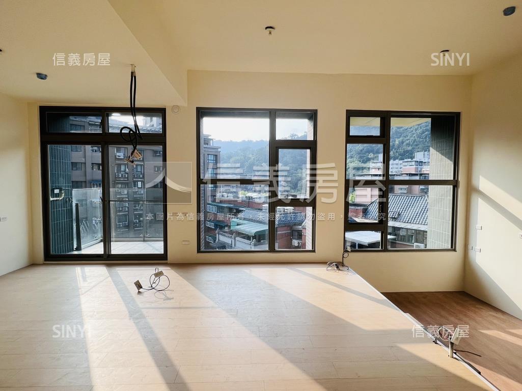 心家家眺望山景美宅房屋室內格局與周邊環境