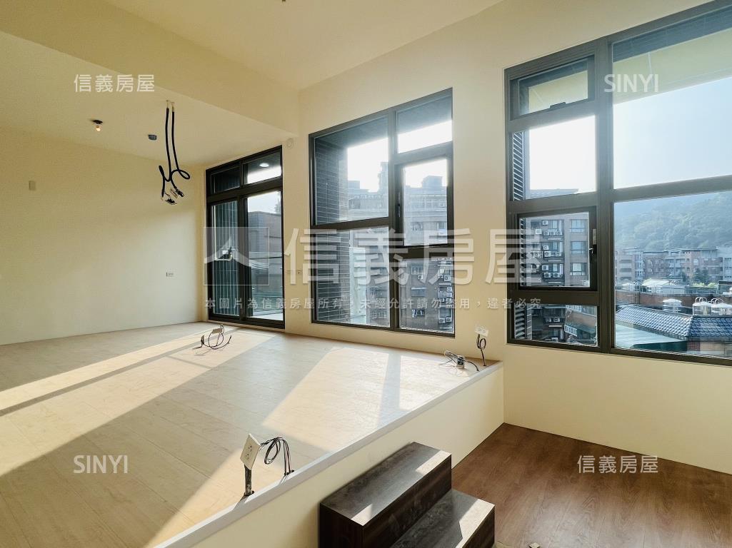 心家家眺望山景美宅房屋室內格局與周邊環境