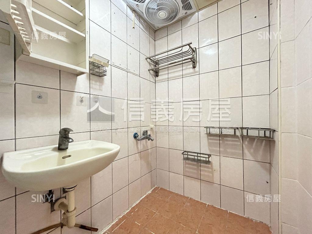 近中興大學臨路透天房屋室內格局與周邊環境