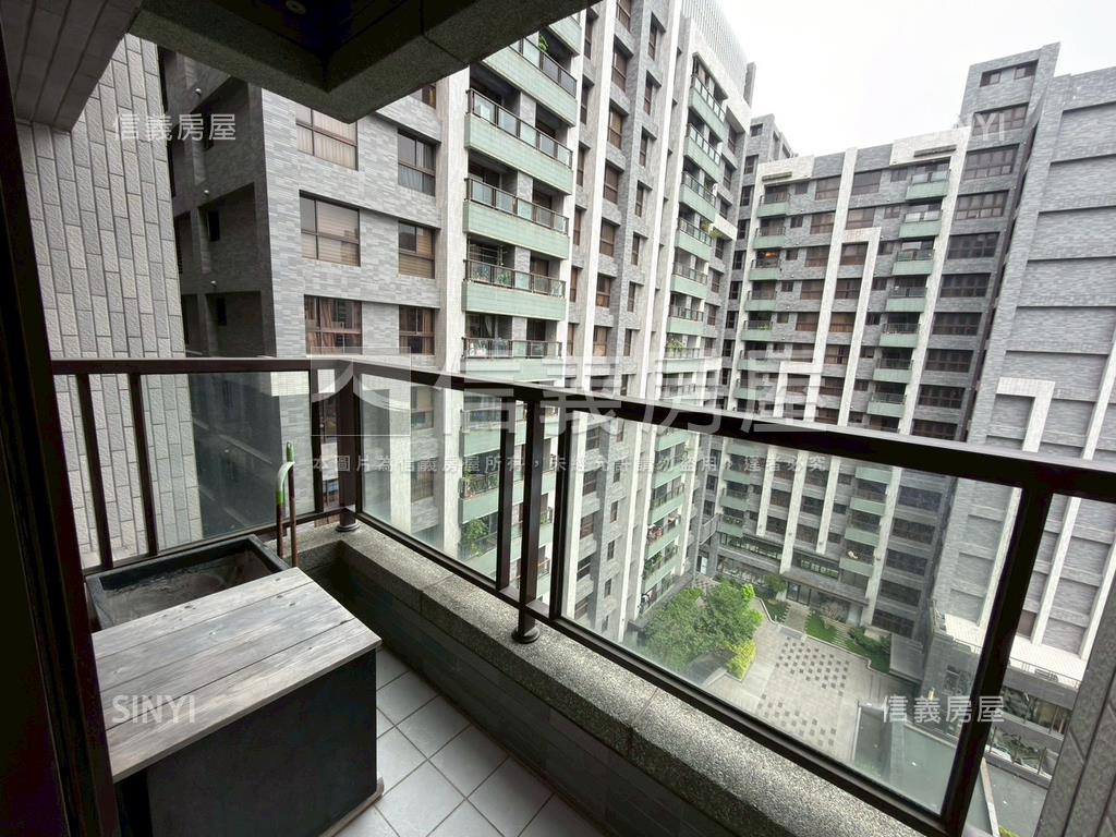 合雄Ｍ高樓三房車位房屋室內格局與周邊環境