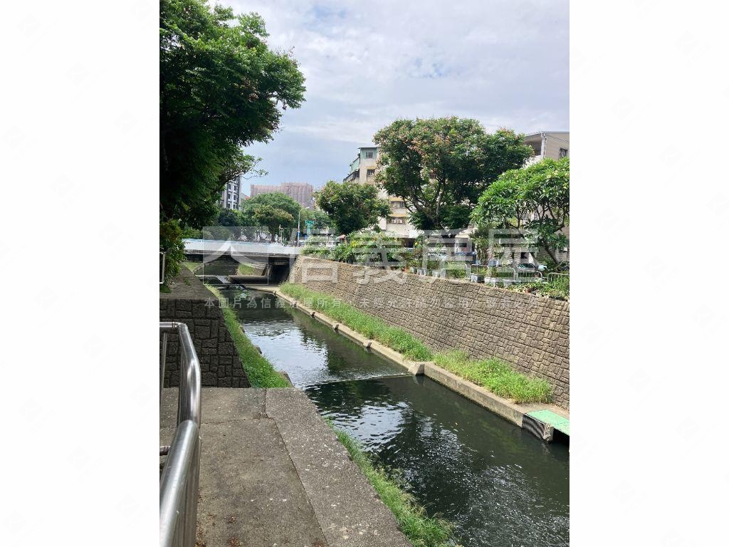 俊國天廈整層１５間套房房屋室內格局與周邊環境