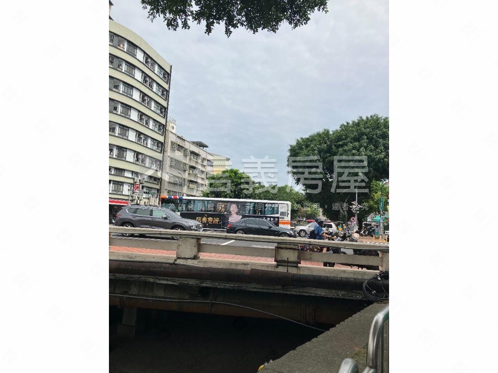 俊國天廈整層１５間套房房屋室內格局與周邊環境