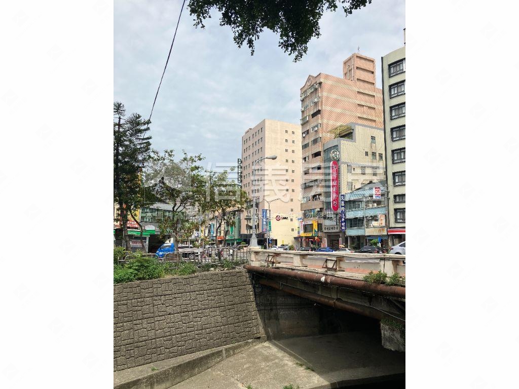 俊國天廈整層１５間套房房屋室內格局與周邊環境