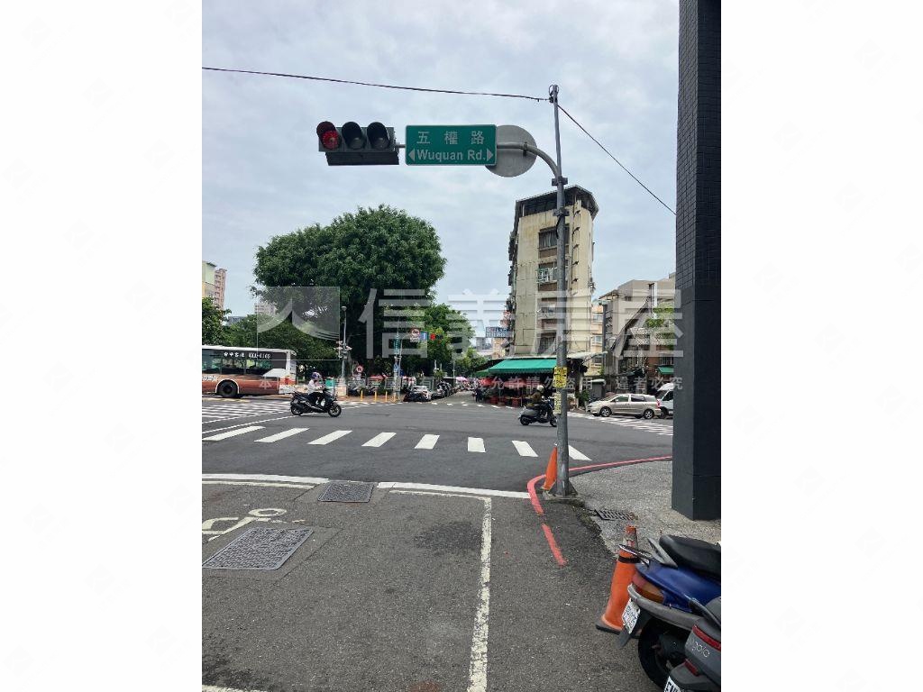 俊國天廈整層１５間套房房屋室內格局與周邊環境