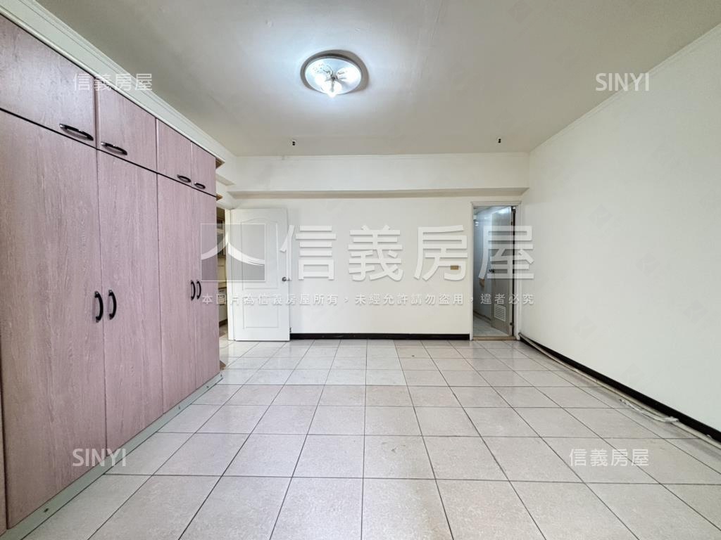 皇家高樓景觀３房房屋室內格局與周邊環境