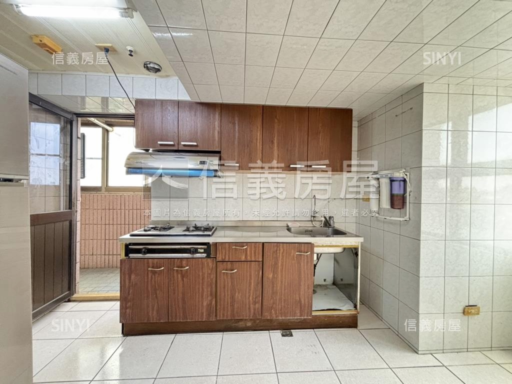 皇家高樓景觀３房房屋室內格局與周邊環境
