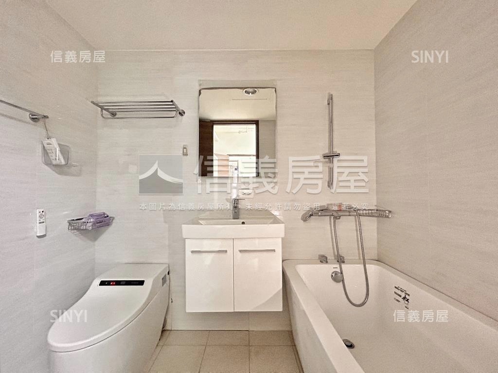 華悦城三房車位房屋室內格局與周邊環境