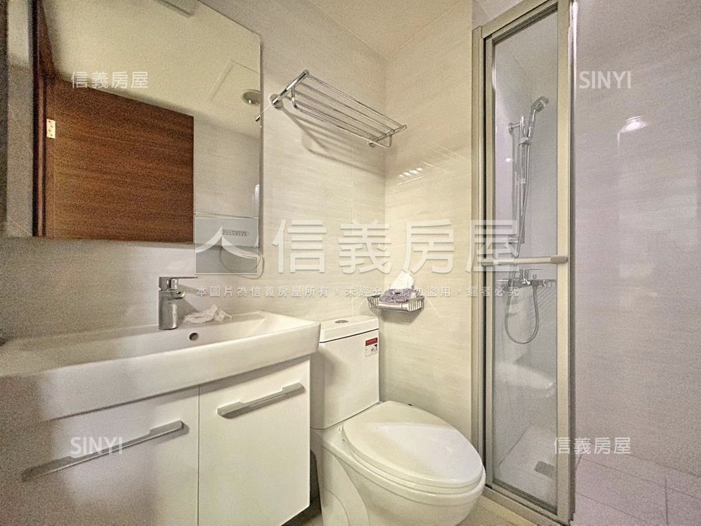 華悦城三房車位房屋室內格局與周邊環境