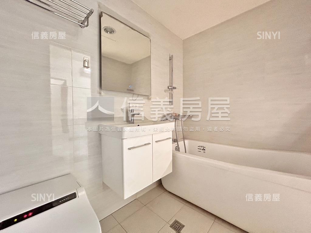 華悦城三房車位房屋室內格局與周邊環境