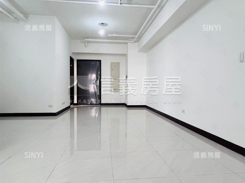 河堤世界・靜謐高層平車宅房屋室內格局與周邊環境