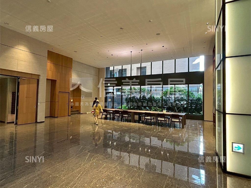 河堤世界全新未住平車好停房屋室內格局與周邊環境