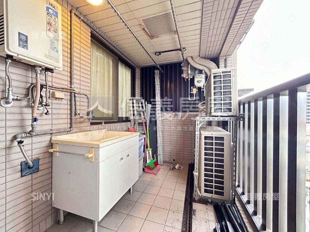 美河市美景三房有車位房屋室內格局與周邊環境