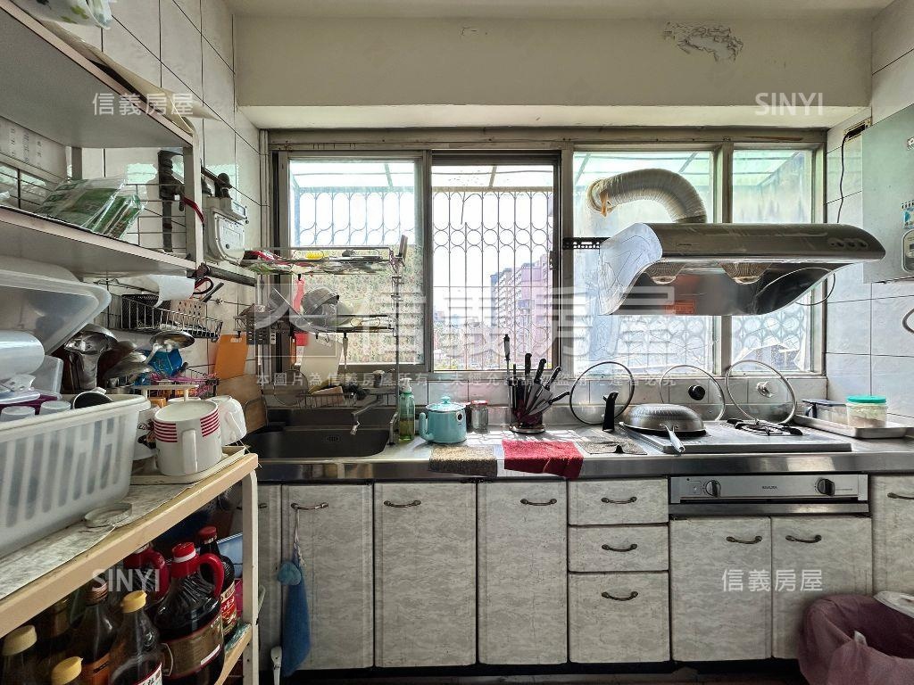 近興大四面採光大空間美宅房屋室內格局與周邊環境