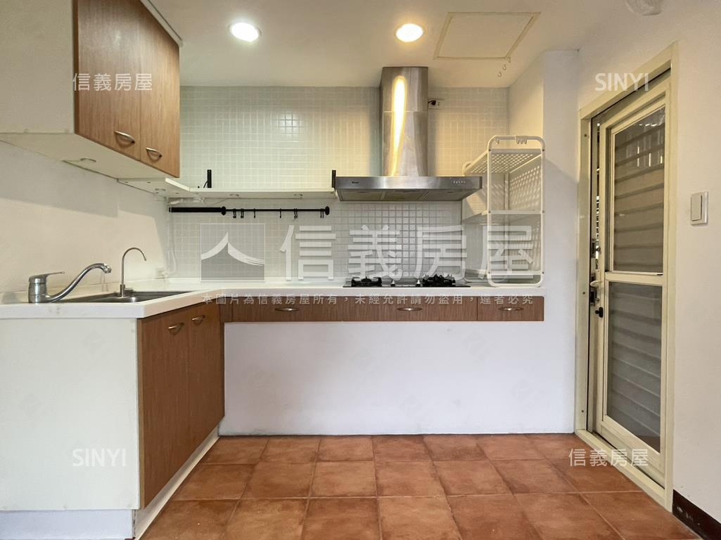 捷運鷺江國小公寓房屋室內格局與周邊環境