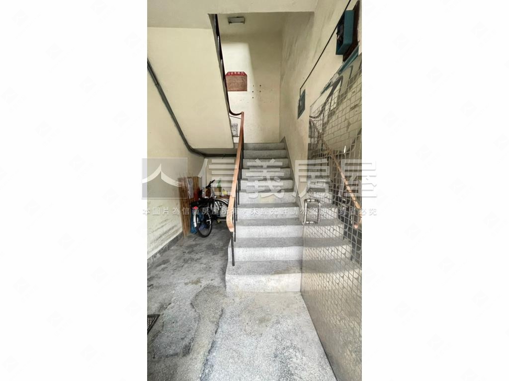 捷運鷺江國小公寓房屋室內格局與周邊環境