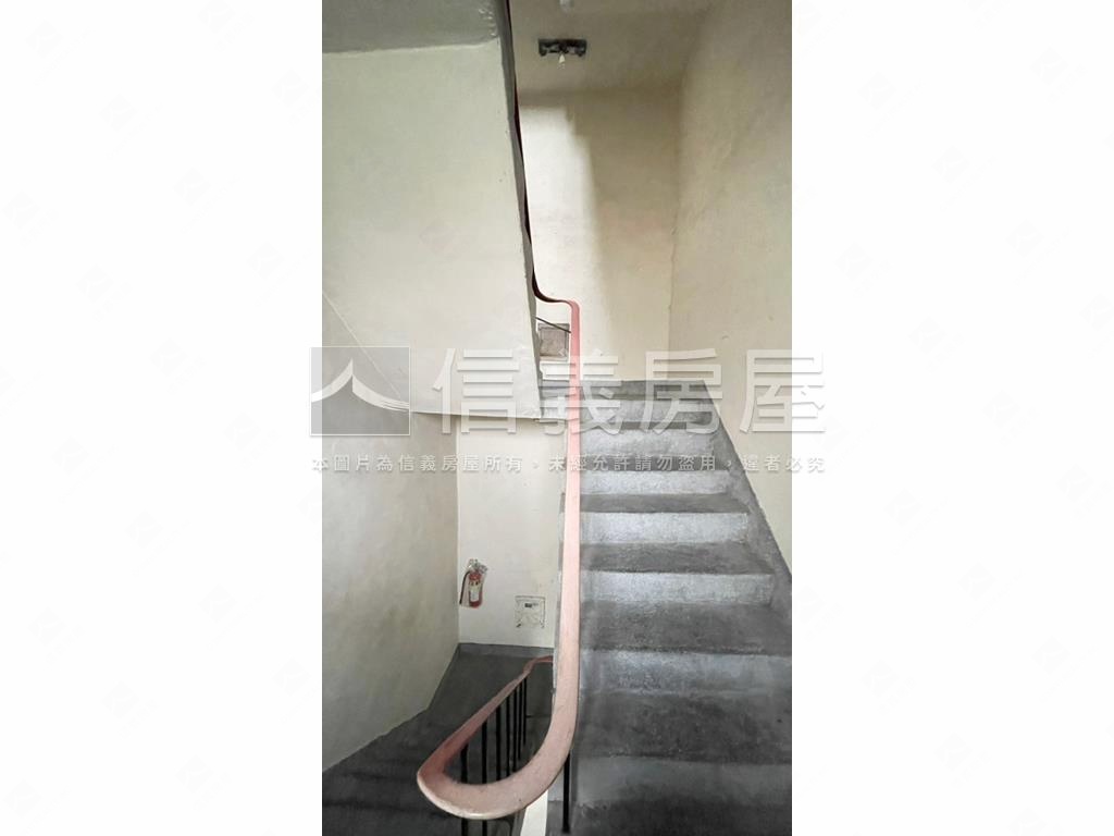 捷運鷺江國小公寓房屋室內格局與周邊環境