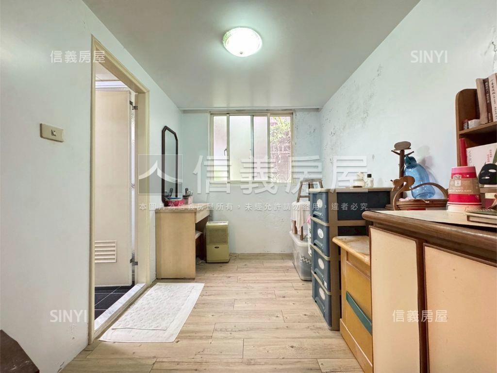 綠葉山莊景觀別墅專屬車庫房屋室內格局與周邊環境