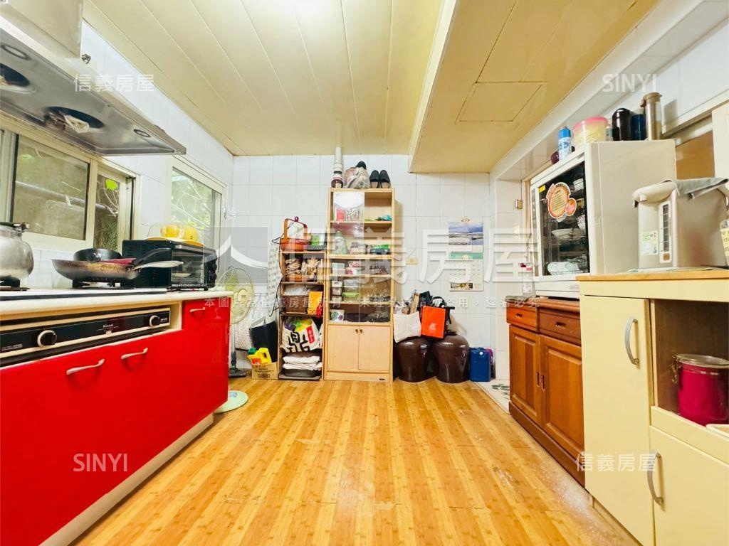 綠葉山莊景觀別墅專屬車庫房屋室內格局與周邊環境