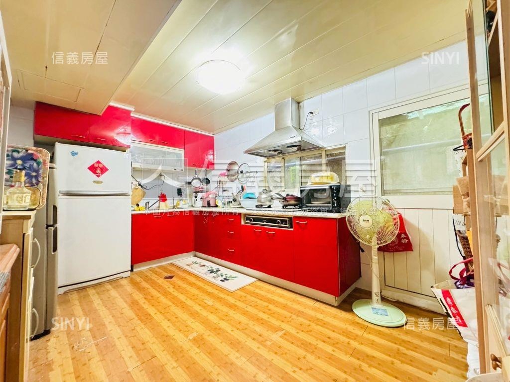 綠葉山莊景觀別墅專屬車庫房屋室內格局與周邊環境