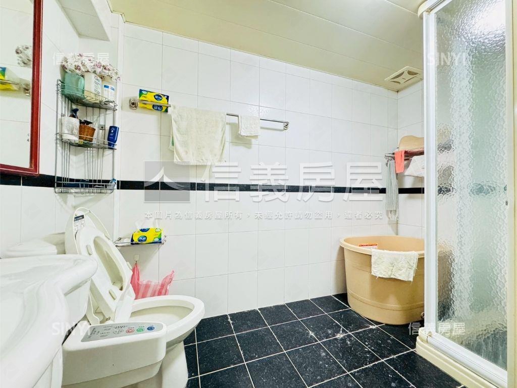 綠葉山莊景觀別墅專屬車庫房屋室內格局與周邊環境