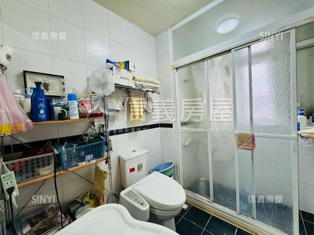 綠葉山莊景觀別墅專屬車庫房屋室內格局與周邊環境