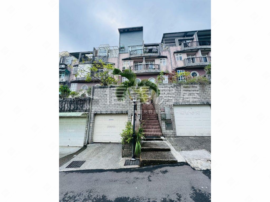 綠葉山莊景觀別墅專屬車庫房屋室內格局與周邊環境
