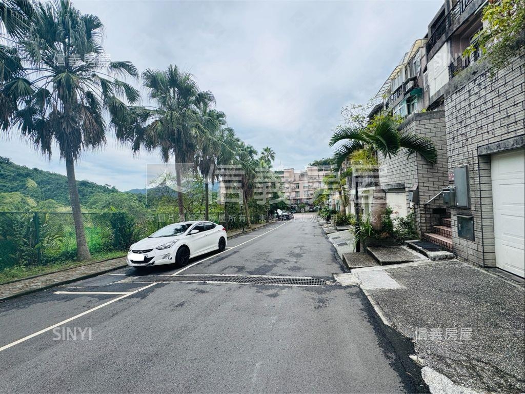 綠葉山莊景觀別墅專屬車庫房屋室內格局與周邊環境