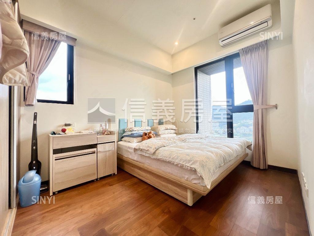 次頂樓山景華固三房附車位房屋室內格局與周邊環境