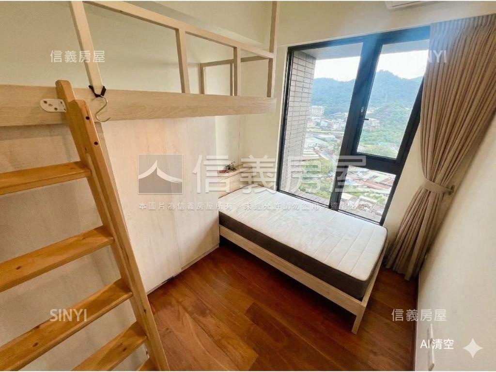 次頂樓山景華固三房附車位房屋室內格局與周邊環境