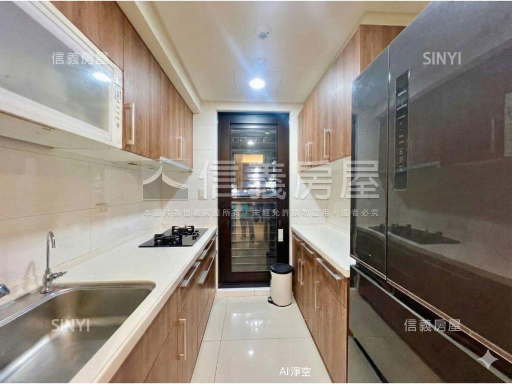 次頂樓山景華固三房附車位房屋室內格局與周邊環境