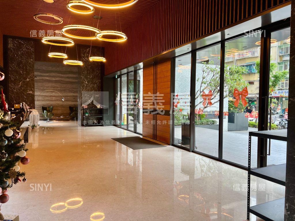 次頂樓山景華固三房附車位房屋室內格局與周邊環境