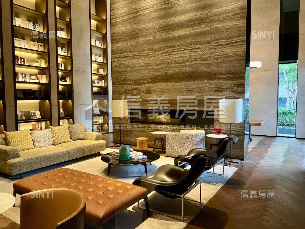 次頂樓山景華固三房附車位房屋室內格局與周邊環境