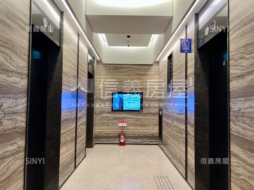 次頂樓山景華固三房附車位房屋室內格局與周邊環境