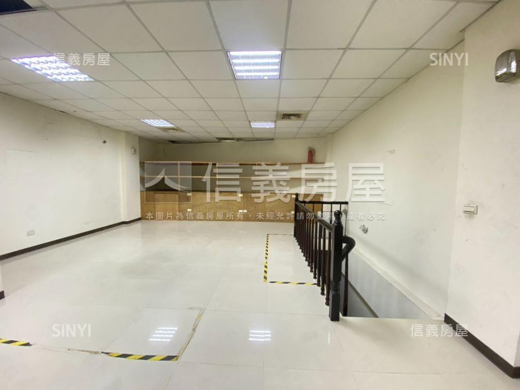 真愛店面傳家金雞母車位房屋室內格局與周邊環境
