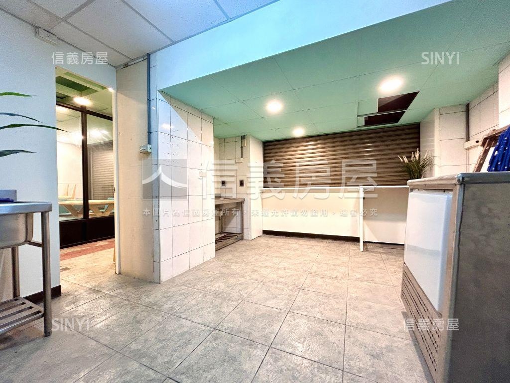 鳳山中崙大面寬黃金店面房屋室內格局與周邊環境