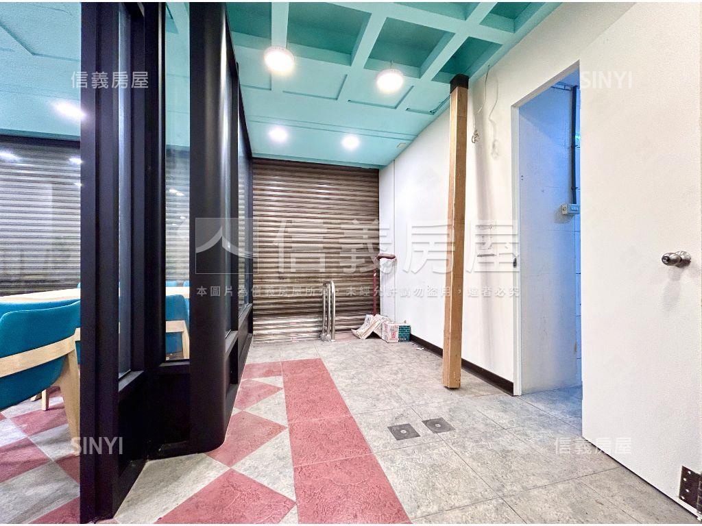 鳳山中崙大面寬黃金店面房屋室內格局與周邊環境