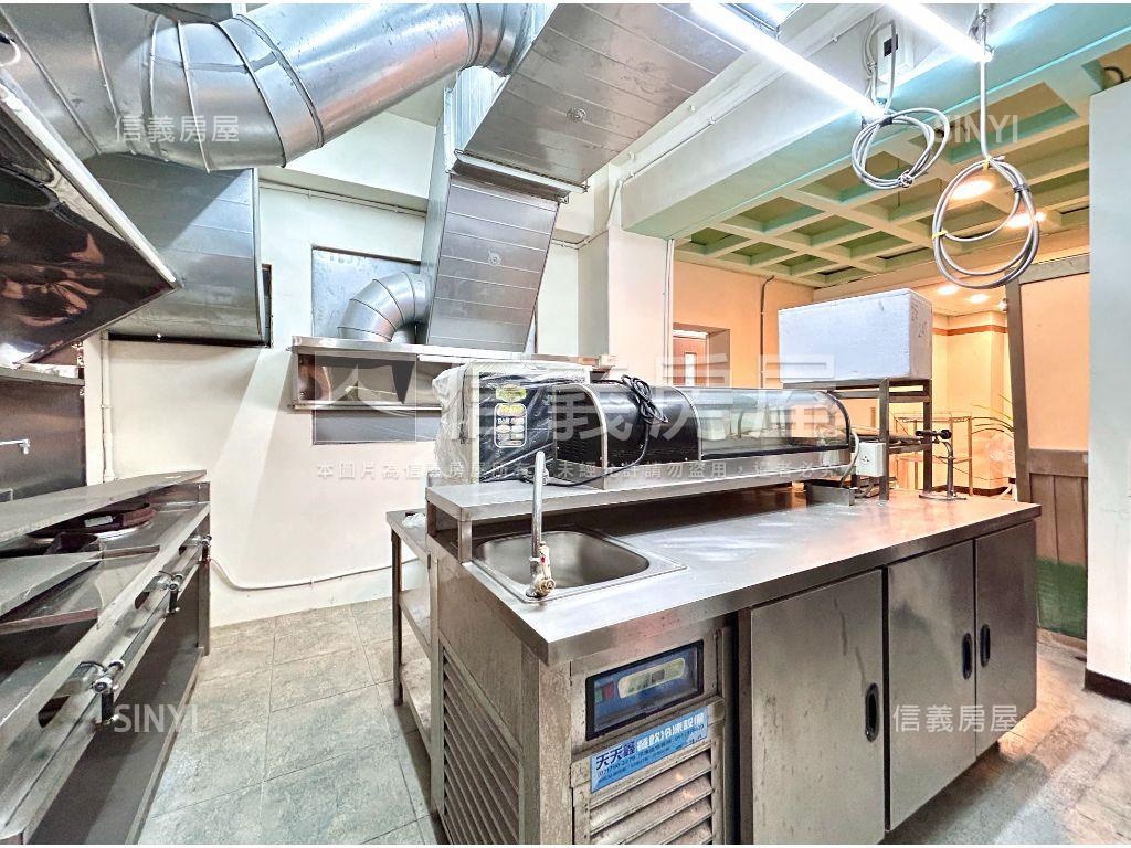 鳳山中崙大面寬黃金店面房屋室內格局與周邊環境