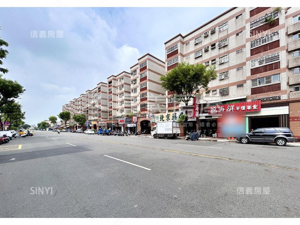 鳳山中崙大面寬黃金店面房屋室內格局與周邊環境