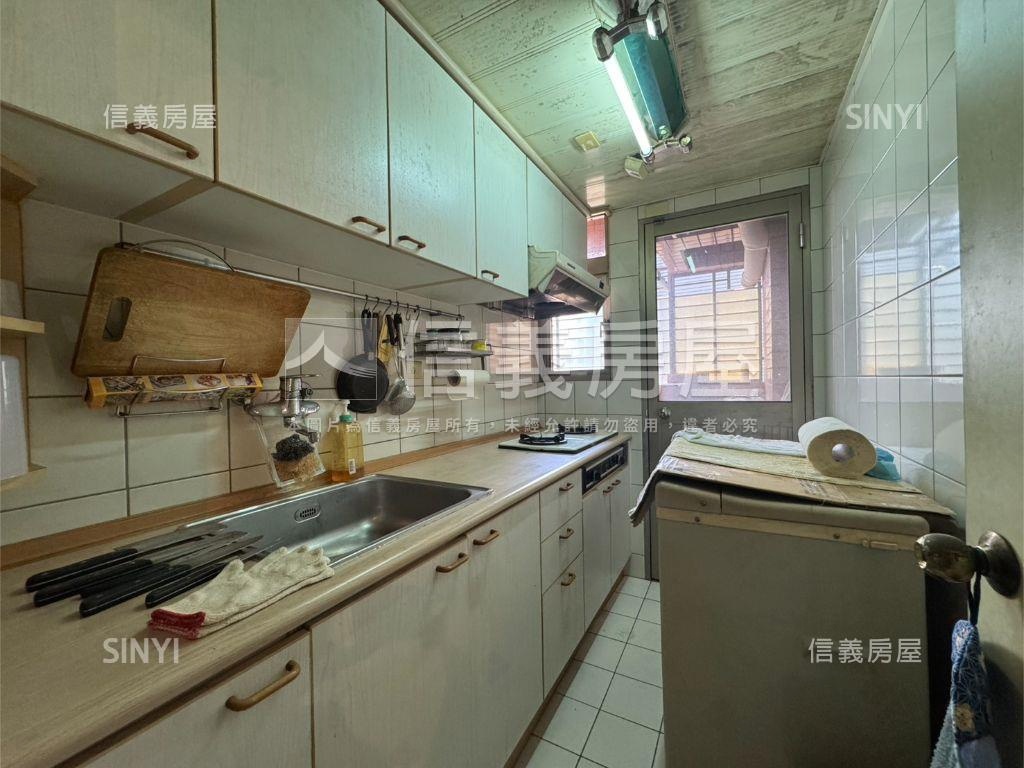 淡水低總價三房附車位房屋室內格局與周邊環境