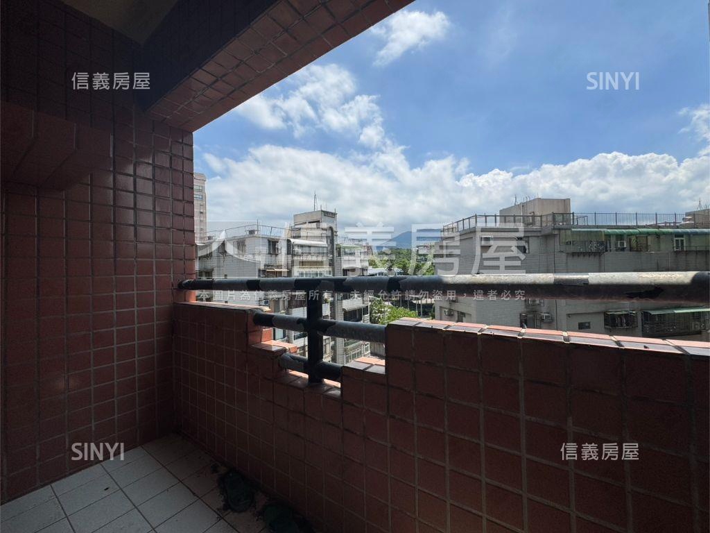 淡水低總價三房附車位房屋室內格局與周邊環境