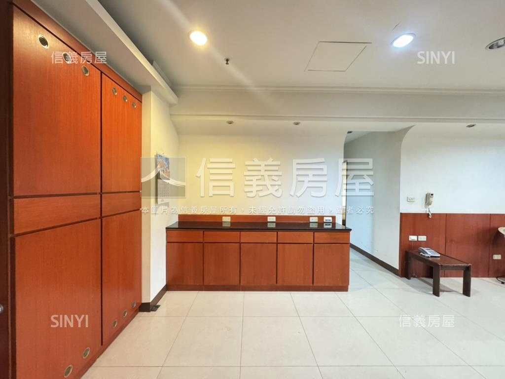 專約。京典首排大四房平車房屋室內格局與周邊環境