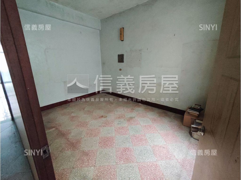 自立街透天店面有庭院房屋室內格局與周邊環境