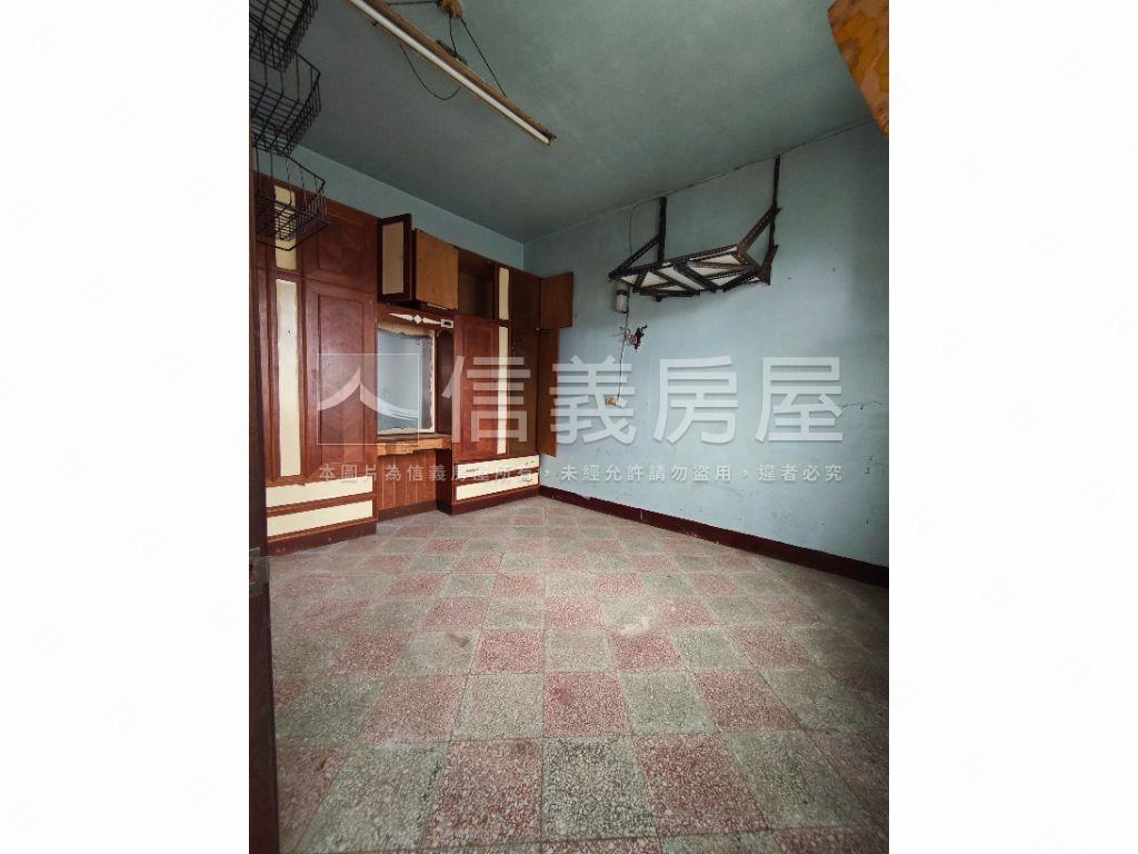 自立街透天店面有庭院房屋室內格局與周邊環境