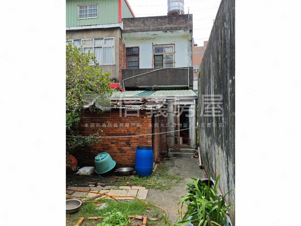 自立街透天店面有庭院房屋室內格局與周邊環境