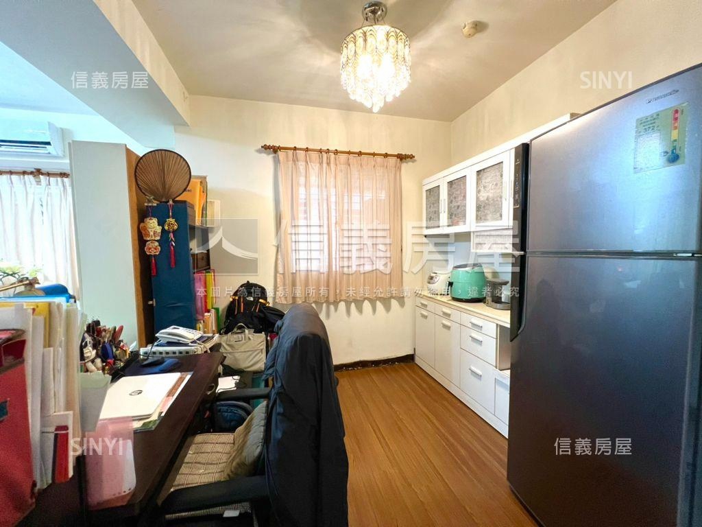 藝文蛋黃區２房車位房屋室內格局與周邊環境