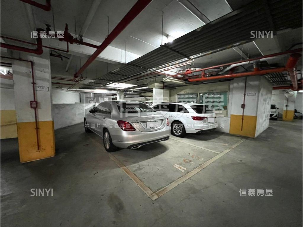 藝文蛋黃區２房車位房屋室內格局與周邊環境