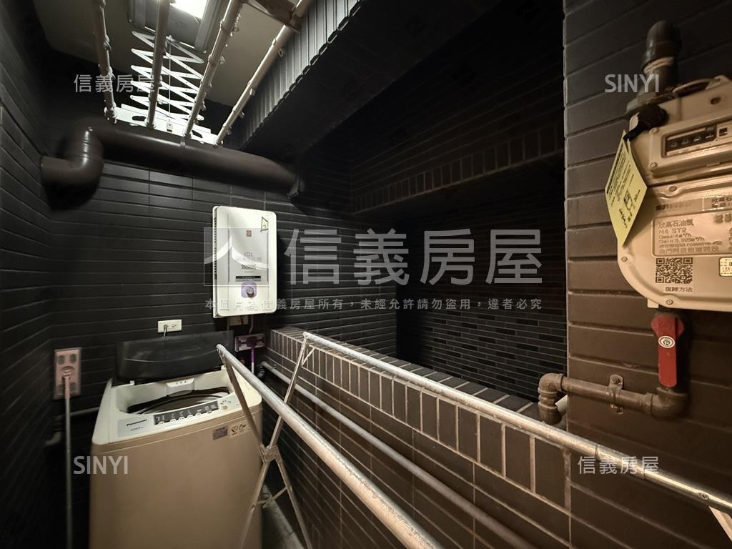 愛河旁輕屋齡大空間２房房屋室內格局與周邊環境