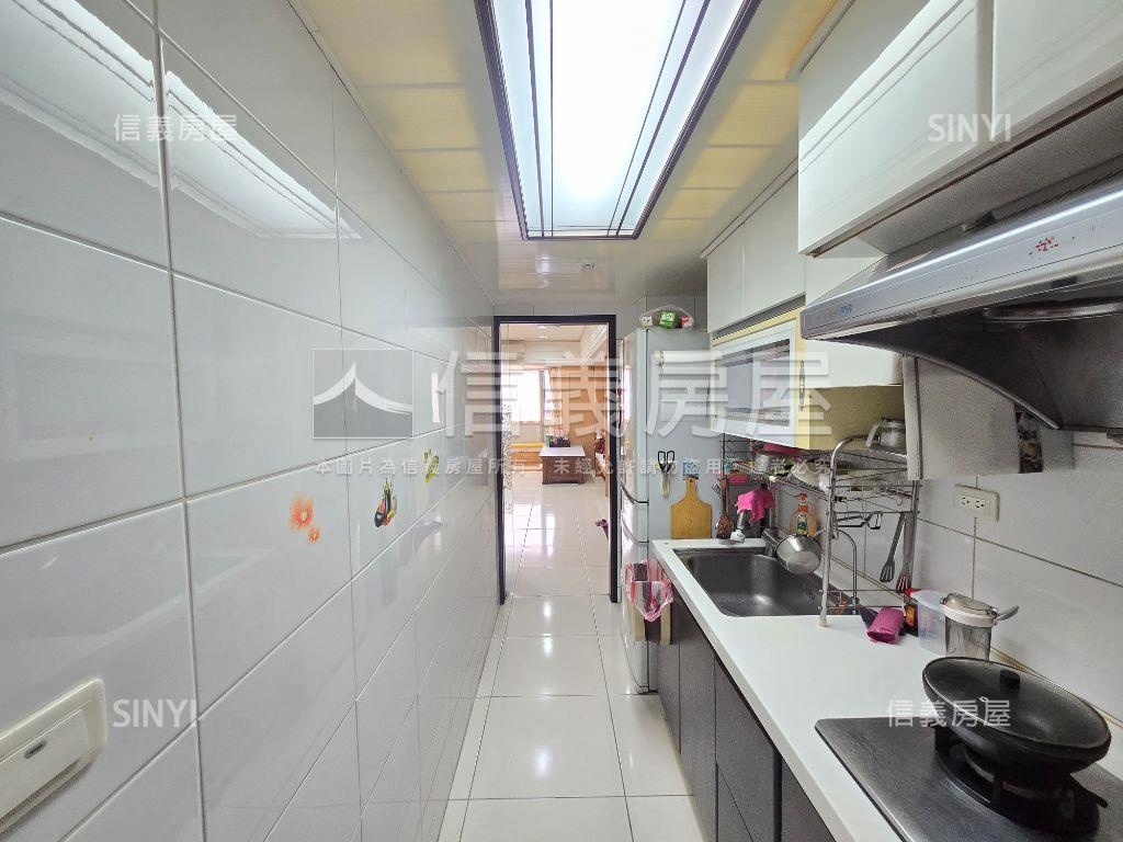 百世達三房車位房屋室內格局與周邊環境